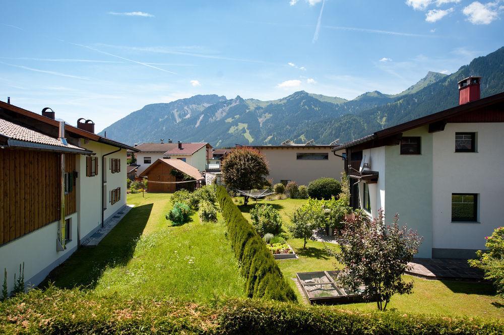 Hotel Goldene Rose Reutte Exterior photo