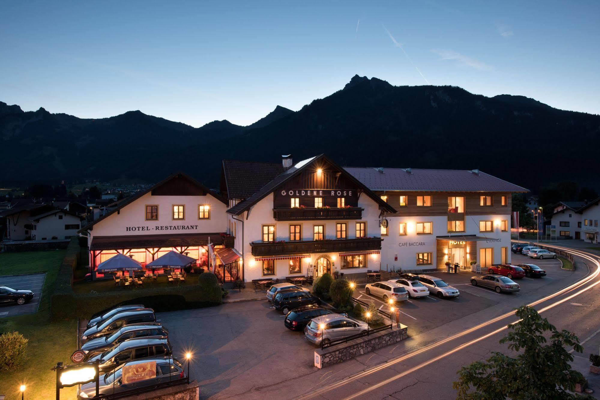 Hotel Goldene Rose Reutte Exterior photo